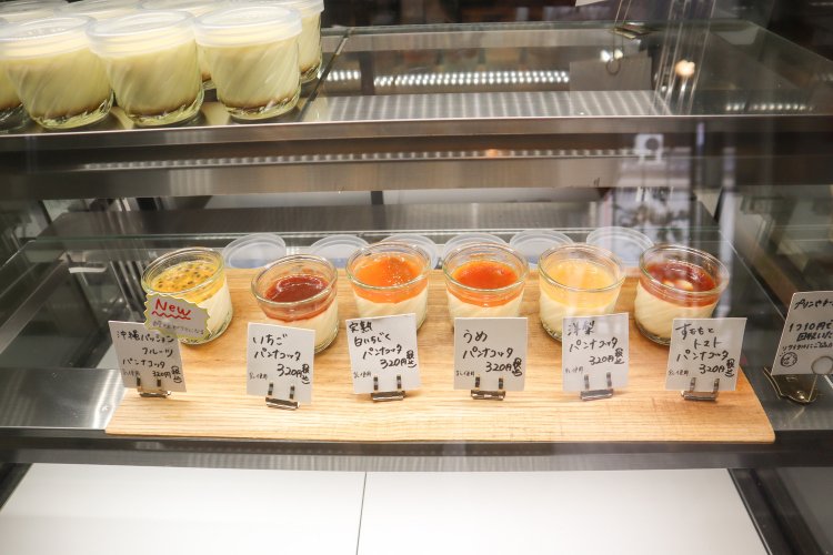 季節の食材を使ったパンナコッタが人気。珍しいものばかりで、どれにしようか迷ってしまいます……！