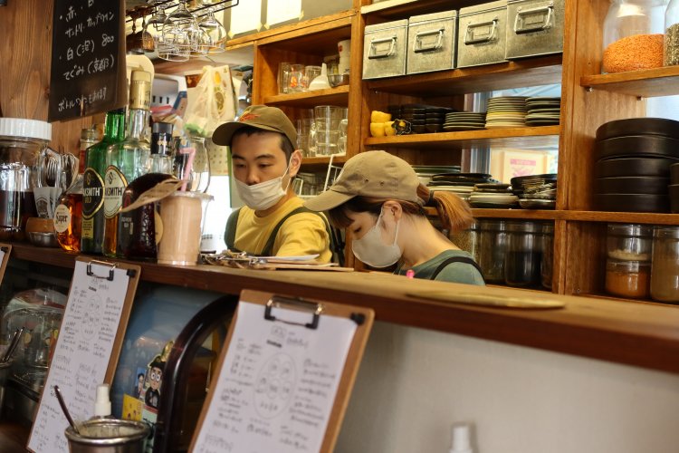 『chamame』を営む大村夫妻。