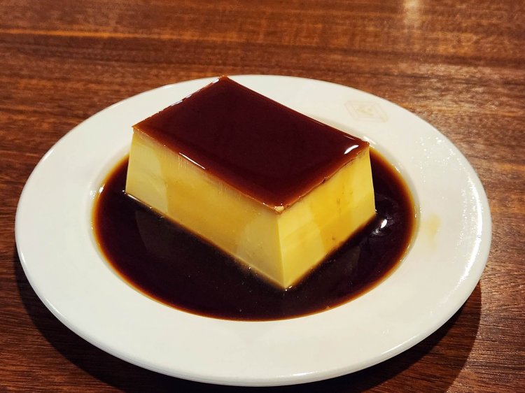 懐かしほろ苦プリン650円。