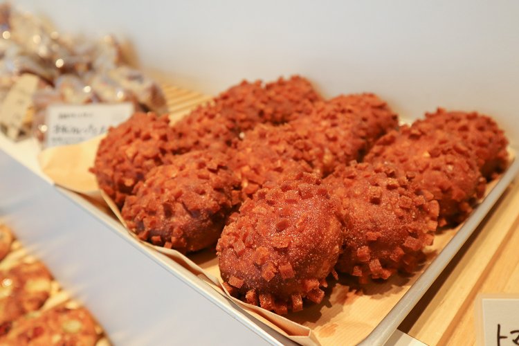 サクサクの衣とトロトロのルーがたまらない……！不動の看板商品です。