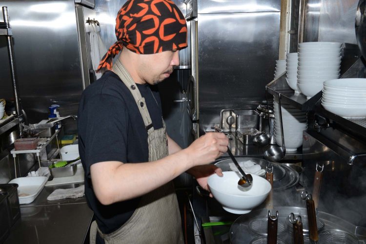 店主の山口貴真さん。