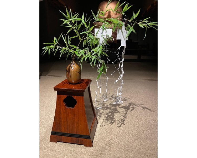 七夕や重陽などの五節句などに合わせて毎月異なるしつらいが飾られ、訪れる人を迎えている。