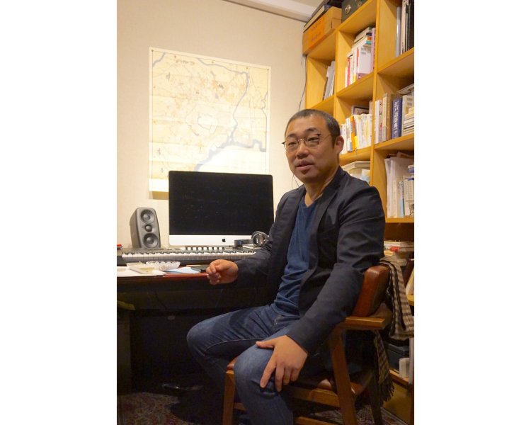 朝比奈さんが脚本を執筆される書斎。劇中の音楽を作成しながら、並行して執筆作業を行うこともしばしばだそう。