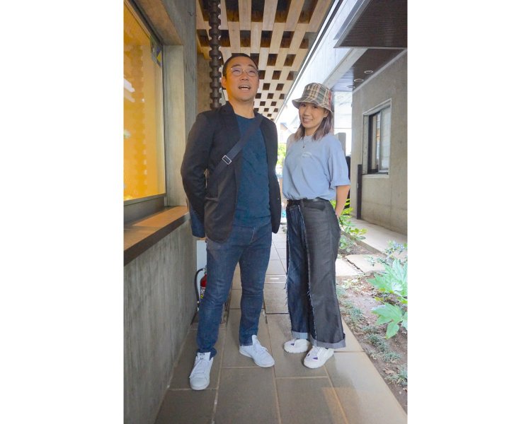 演劇の振り付けを担当するダンサーの女性が売店に立つことも。お寺と劇場の日常がクロスする場にもなっている。