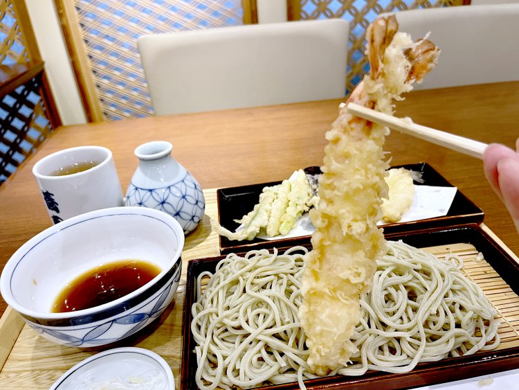 プリンと弾ける海老は旨味がぎっしり。有頭海老を使うのがこだわりだそう。