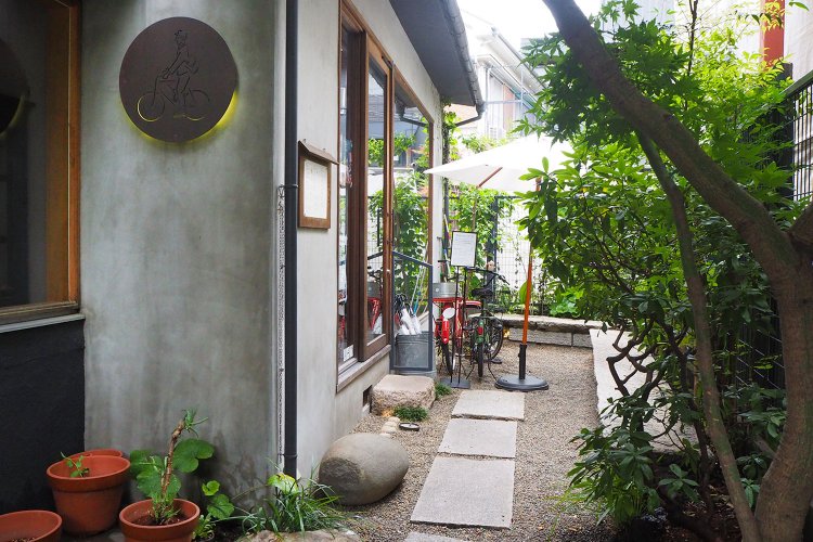 谷中ぎんざからすぐだが、その先には静かな空間が広がっている。