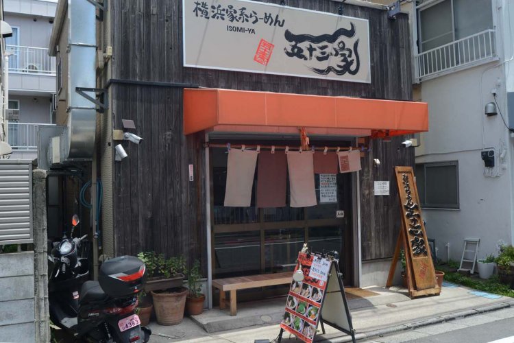 個性的な字体の看板がいい。