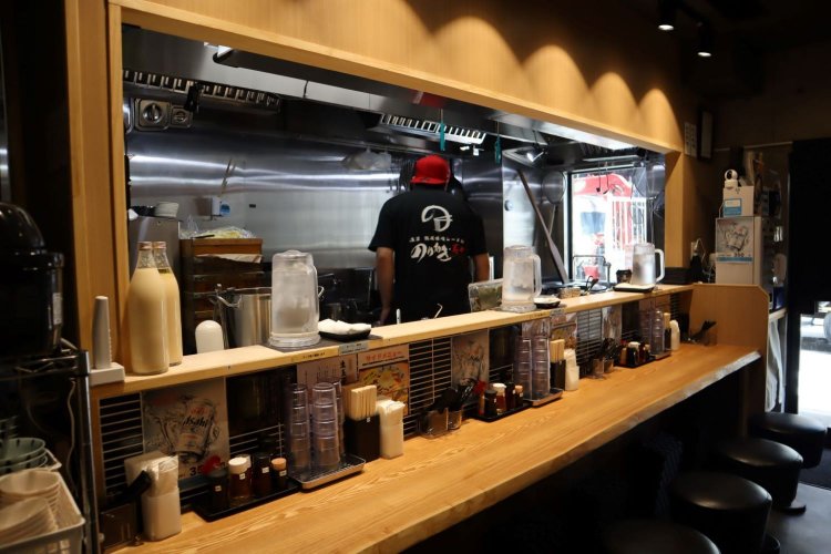 夜は23時まで開いている。