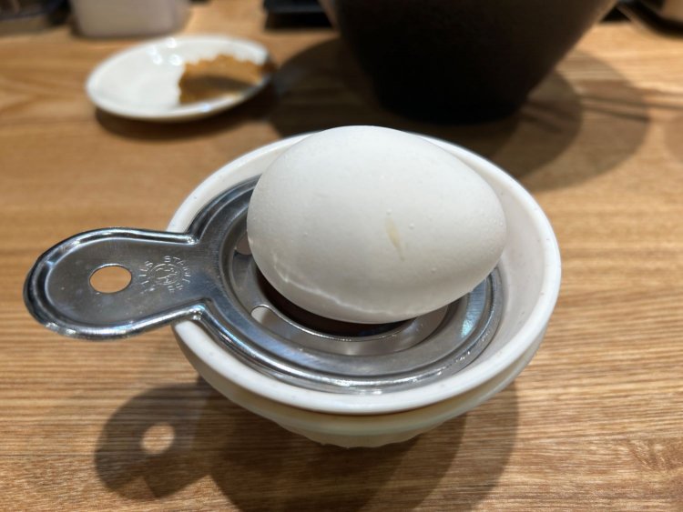 らーめんに卵を加えるとまろやかになる。