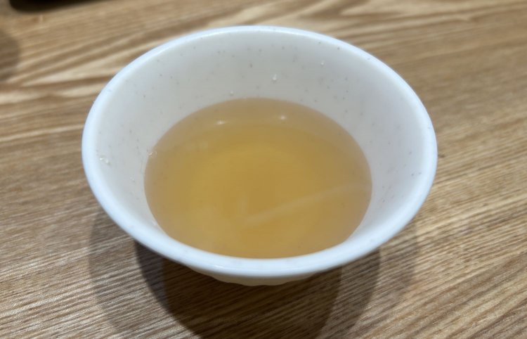 生姜湯スープ割は、口直しにそのまま飲んでもおいしい。
