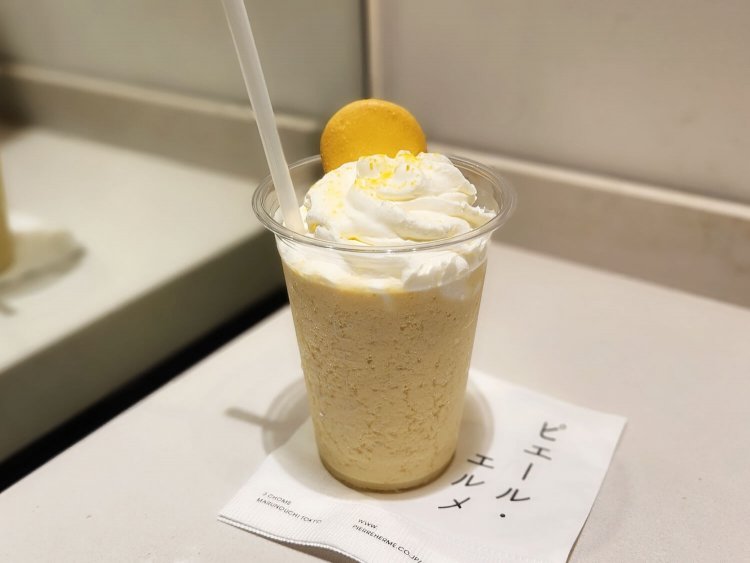 季節限定 レモンのフラッペ イートイン 847円、テイクアウト 831円。