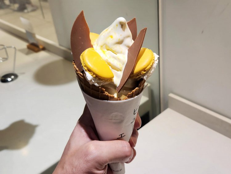 バニラのソフトクリーム イートイン880円、テイクアウト864円。