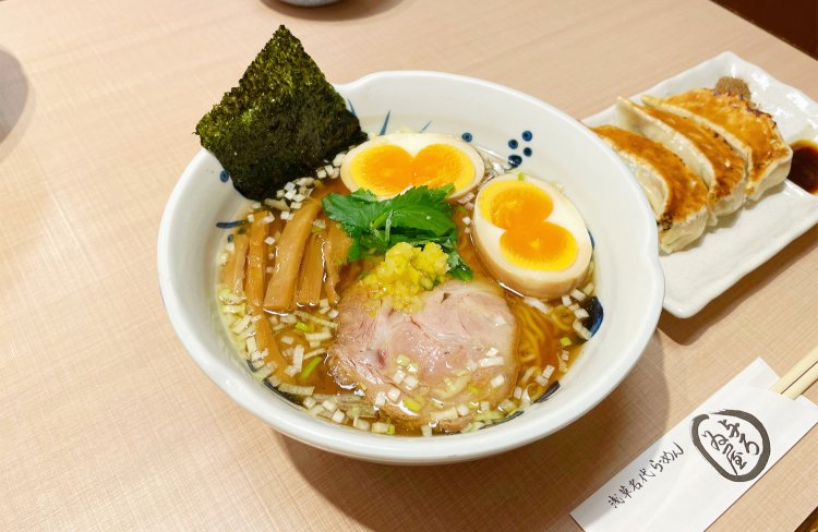 浅草名代らーめん与ろゐ屋（アサクサナダイラーメンヨロイヤ）