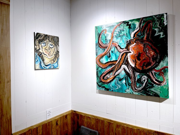 展示されている絵は不定期で変わる。