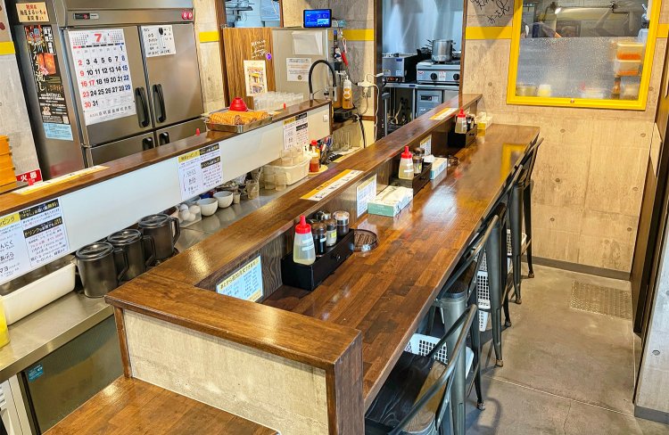 『麺屋まるいち』店内。