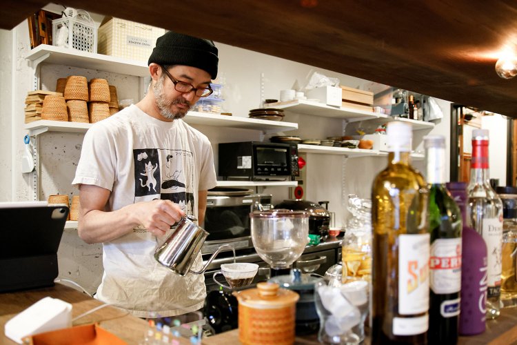 阿久津隆さんは初台、下北沢にも店をもつ。西荻窪は初のフランチャイズ。