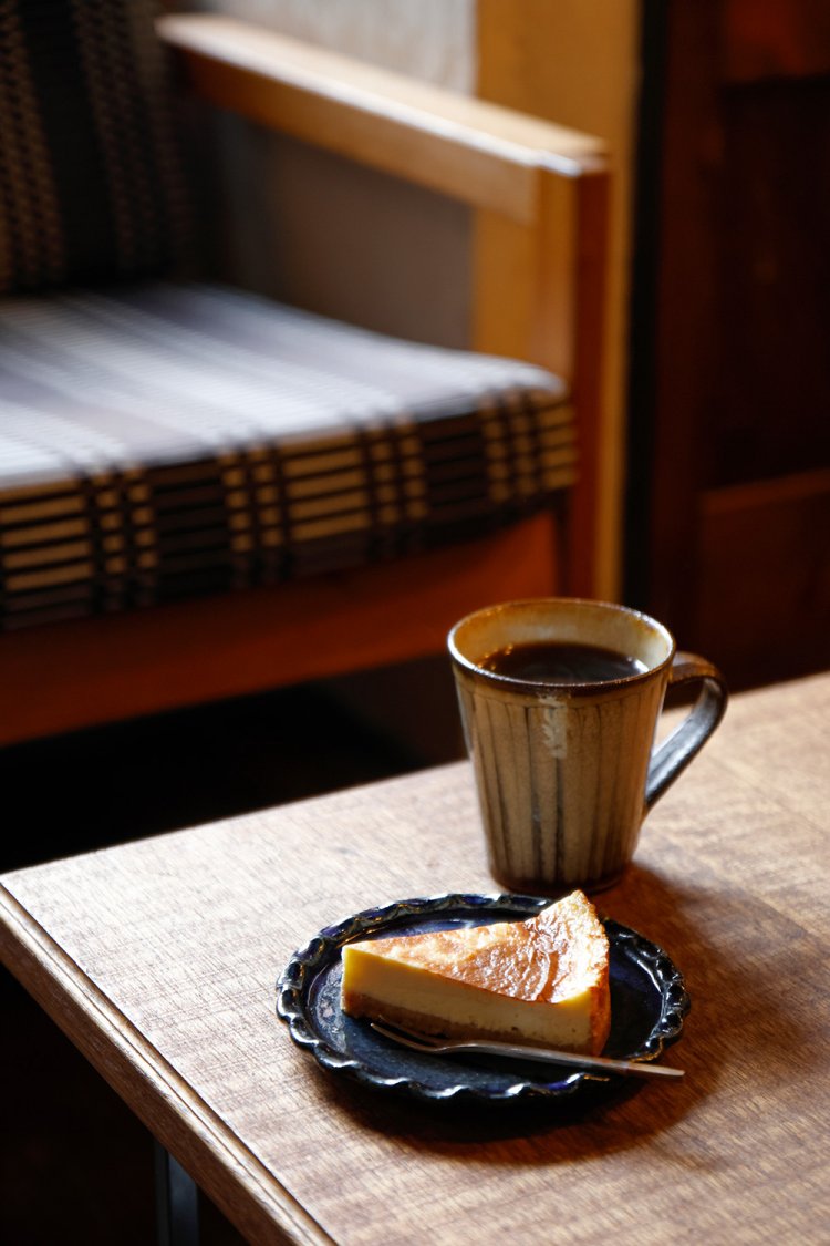 コーヒー550円、チーズケーキ770円。