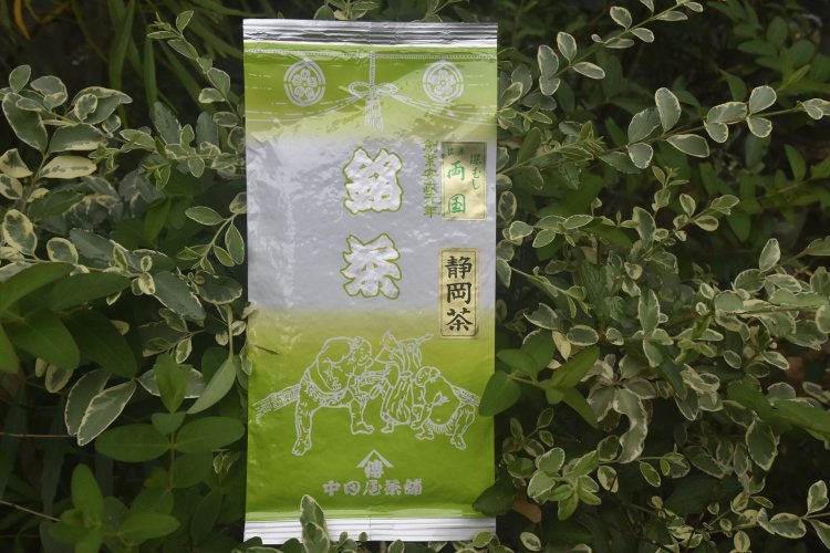 味わい深い人気の深むし茶・両国は1080円。