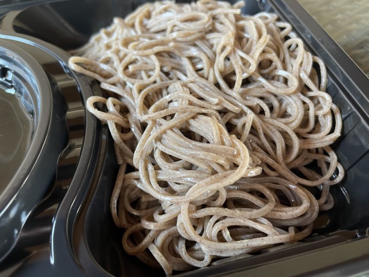 苦労の末に作り上げた十割そば。