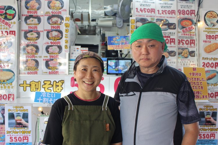 泰古さんと尚廣さん。夢はそばのキッチンカーで全国をまわること。