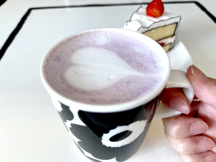 きれいな紫色の真ん中にハートがプカリと浮かぶ。