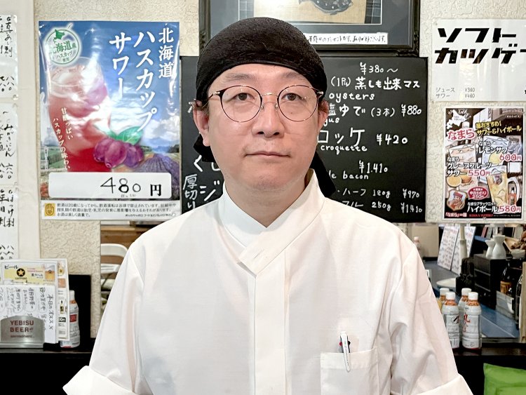 笠井さんは両親とともに北海道から引っ越してきた。『らがん』をオープンして早30年。DJとしても活動する。