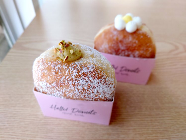 ピスタチオ480円。中はピスタチオをたっぷり使った贅沢なクリーム。