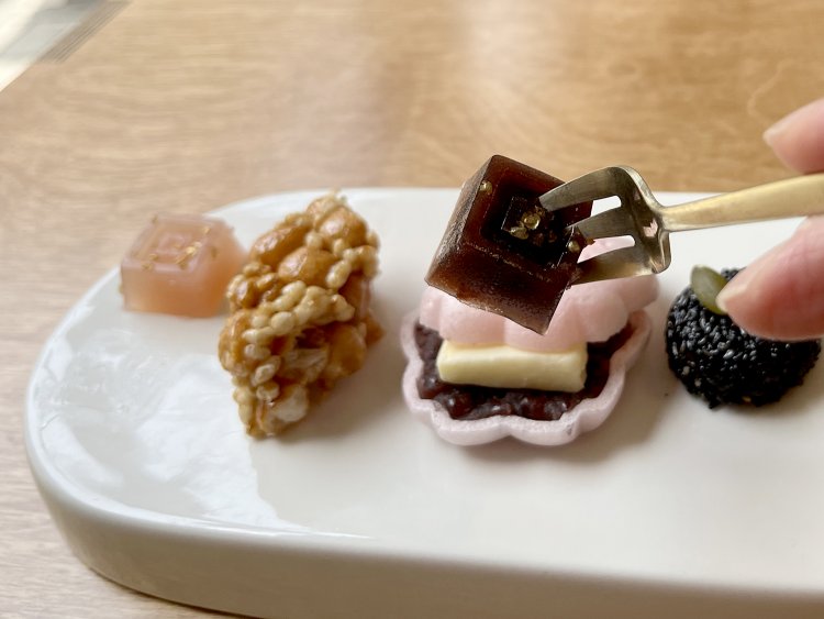 もちっとしたようかんは、ひとくちサイズでも満足。