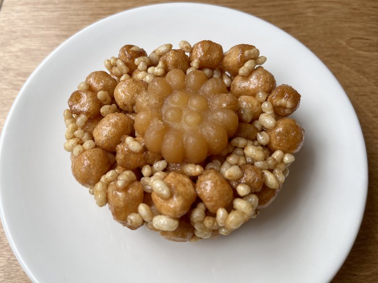 オランダに伝統菓子のヤックァをトッピングしたヤックァオランダ380円