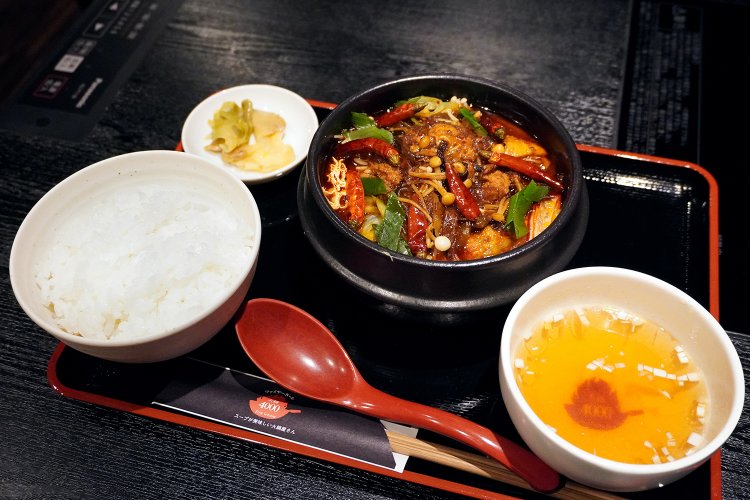 激辛!!火鍋肉団子定食1100円は限定15食。