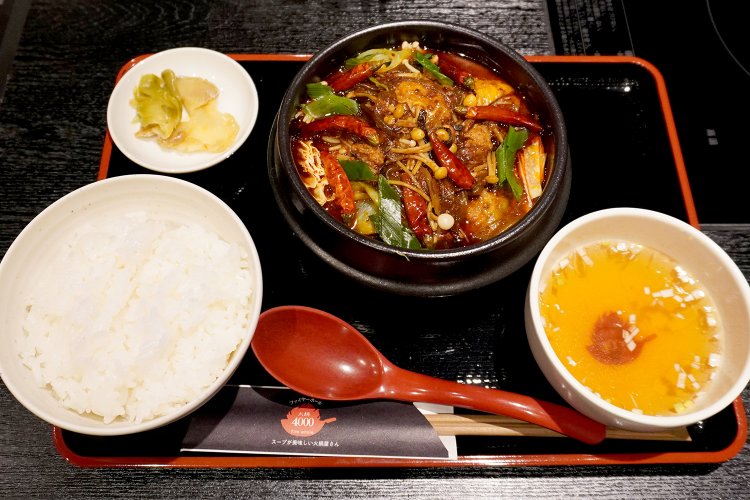 激辛!!火鍋肉団子定食1100円は限定15食。“激辛”と謳っているだけにハンパない辛さ！