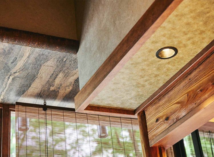 古い木材が使われたやさしい空間！