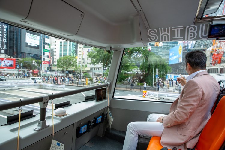 大勢の観光客でにぎわうハチ公広場。