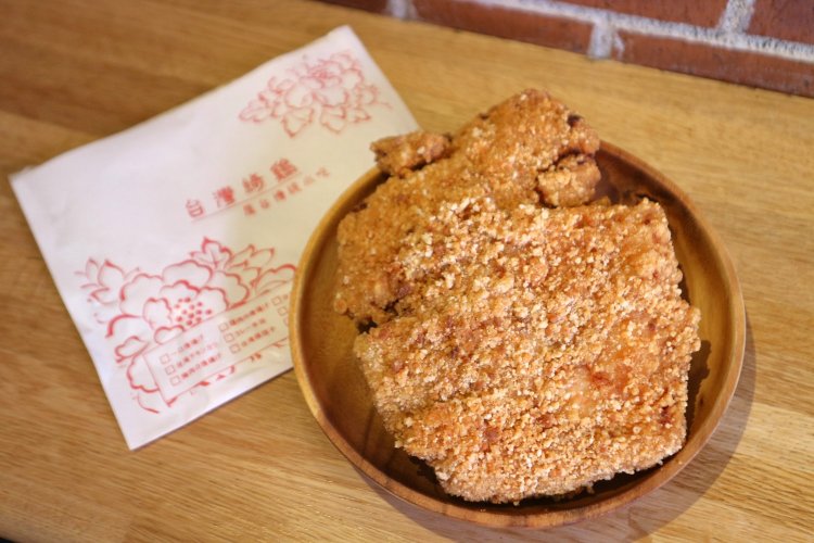 見よ！　このボリューム。直径約20cm、重さ250gの特大サイズ。