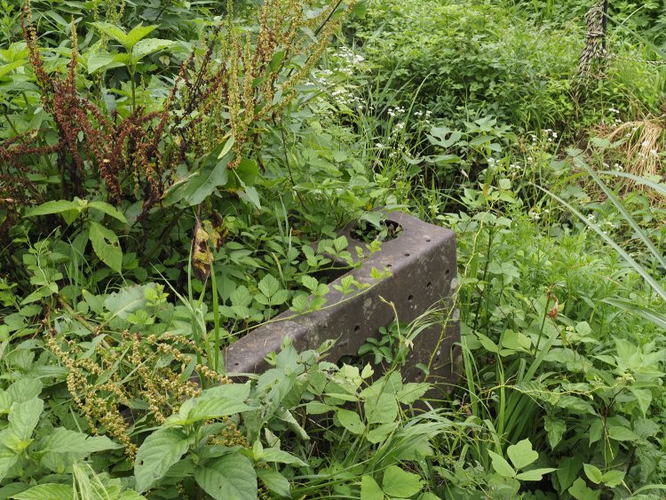 戦車橋の端を観察してみる。台枠が直角になっていることしか判別できない。