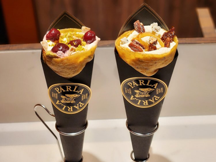 ピスタチオマスカルポーネ グリオット バニラ蜂蜜 1480円、イチヂクとブルーチーズ 1380円。