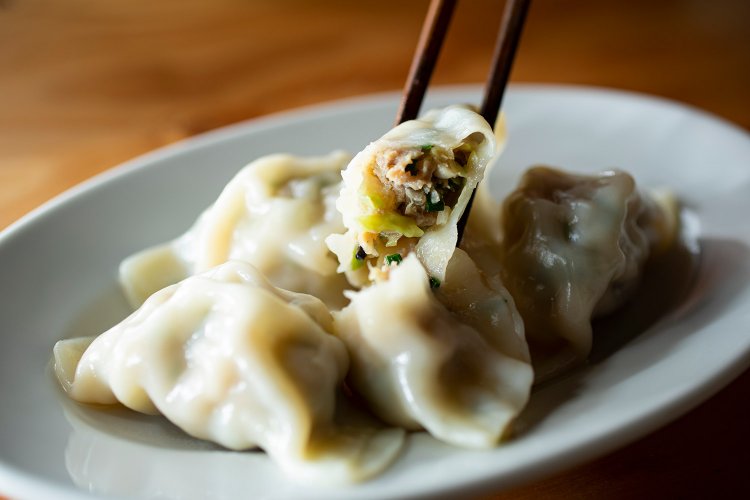 水餃子4個720円は皮がもちもち。