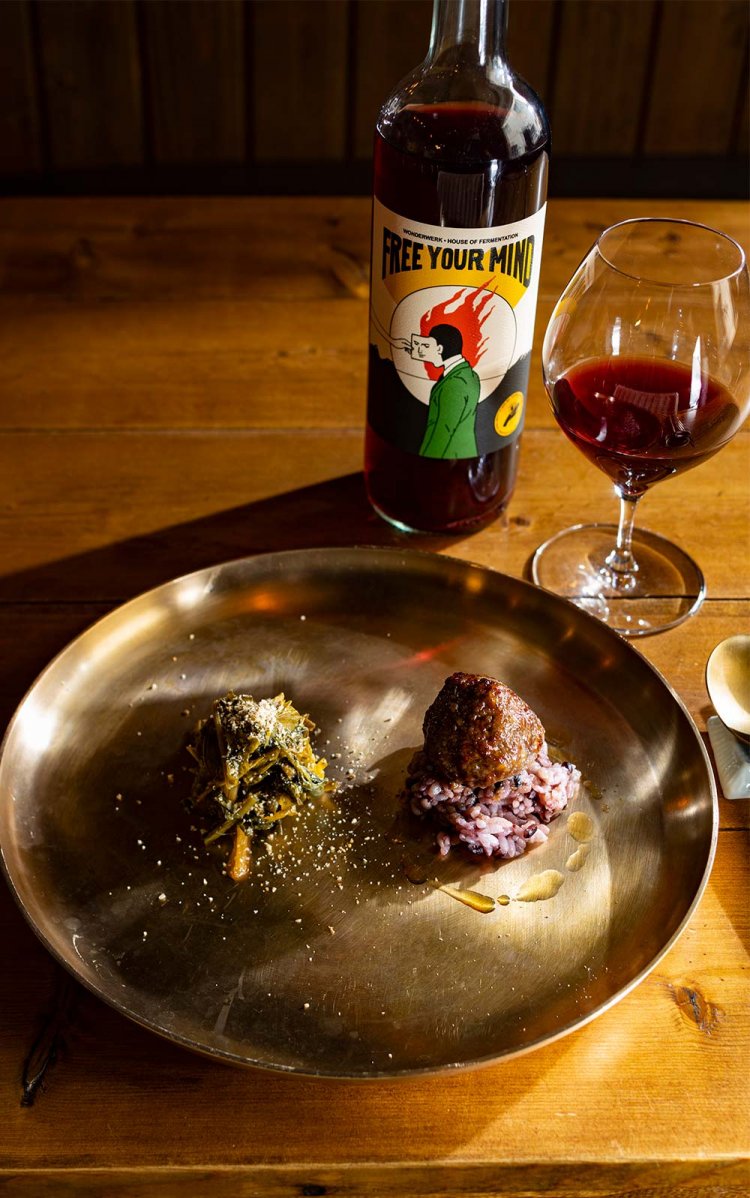 カルビ焼きをハンバーグに仕立てたトッカルビ。