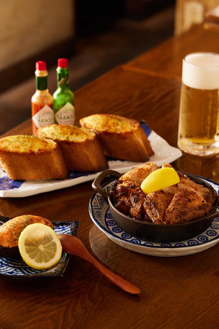 若鶏の元氣焼き1188円、ハイジのチーズパン1枚517円、アボカドの明太グラタン風803円など、酒に合う濃厚料理が満載。