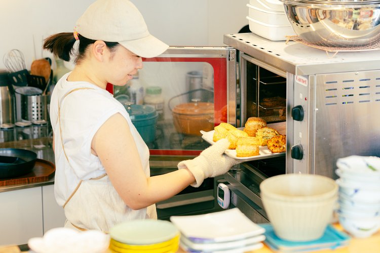 店主の阿久津さんは新作のレシピ作りに余念が無い。