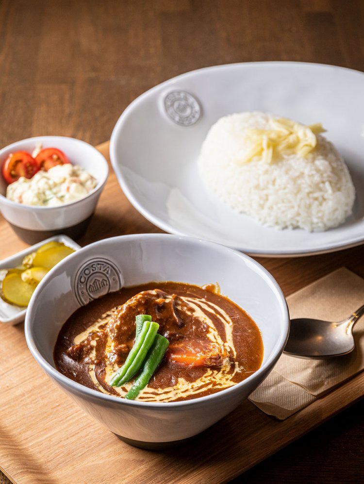 ポークカレー1500円。米屋に相談し、カレーによく絡む国産米をセレクト。