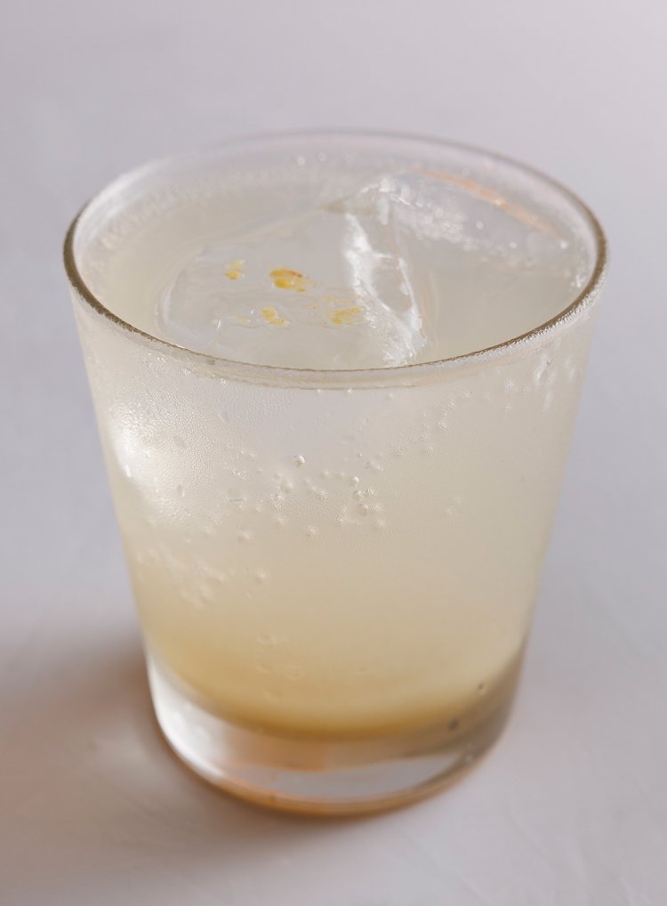 高知県産の泥しょうがサワー500円。