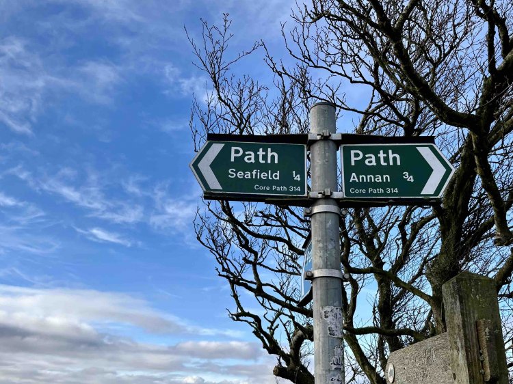 鉄板バージョン。こちらの方が車の標識感が強め。