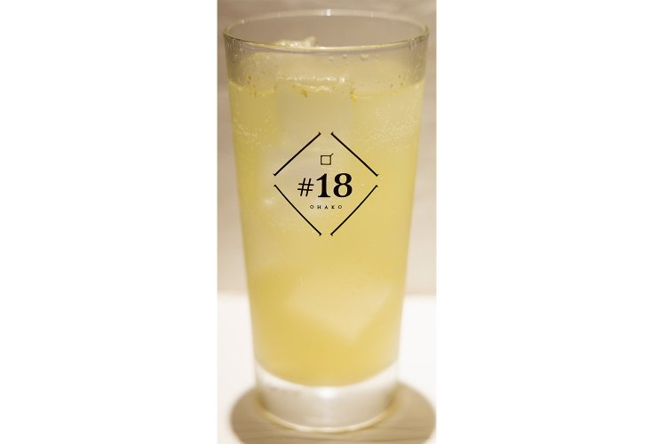 チェッロサワーはバジル540円など6～7種。