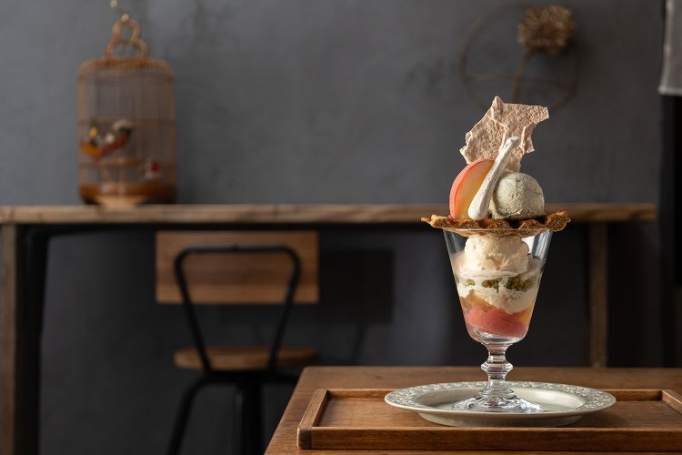 6月のパフェ2300円。