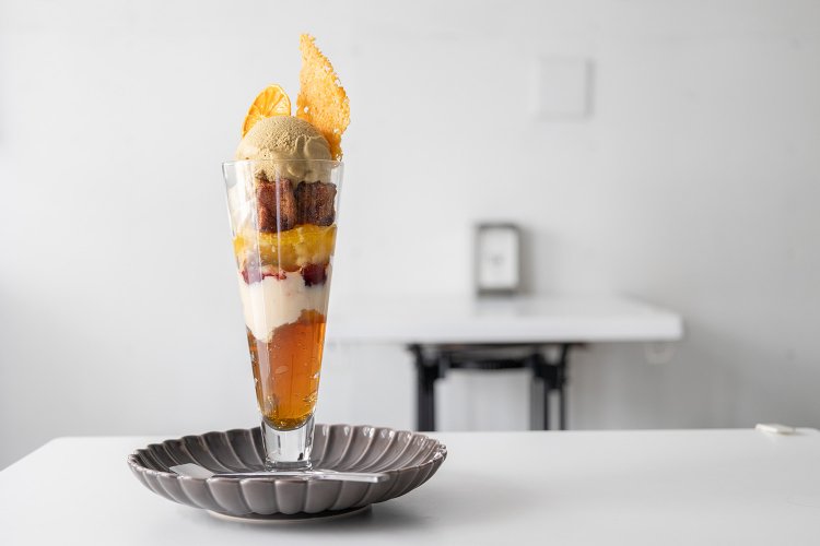 そのぎほうじ茶と塩キャラメルパフェ1600円。