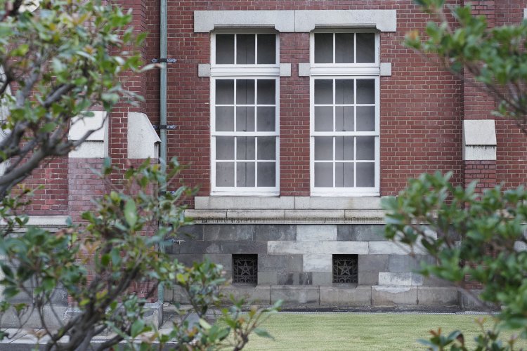 通風孔には陸軍の印を示す星のマークがかたどられていた。