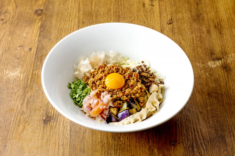 野菜たっぷりでヘルシーな、台湾まぜそば1000円（2023年9月に価格変更予定）。