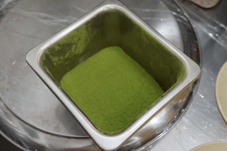 茶道にも使われる最上質の抹茶を使用。