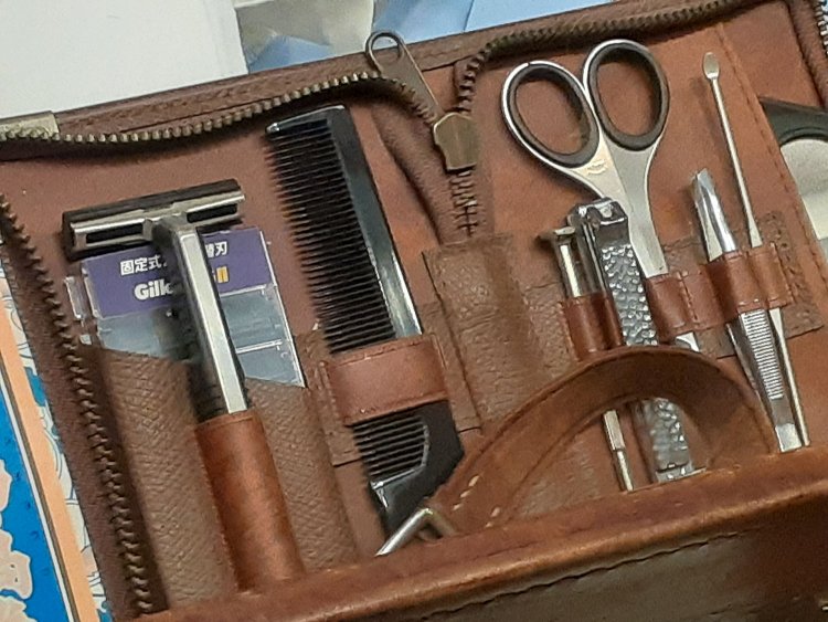 寅さんトランク寄り_男はつらいよ